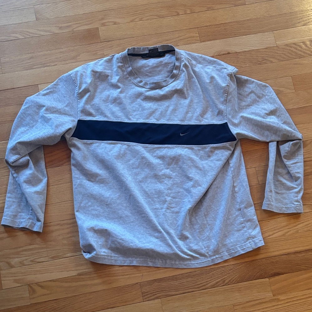 Nike Men's Gray and Black Long Sleeve Tee